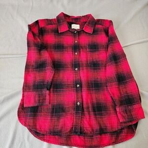 AMERICAN EAGLE MEN MEDIUM PLAID  FLANNEL BUTTON FRONT SHIRT RED BLACK COTTON